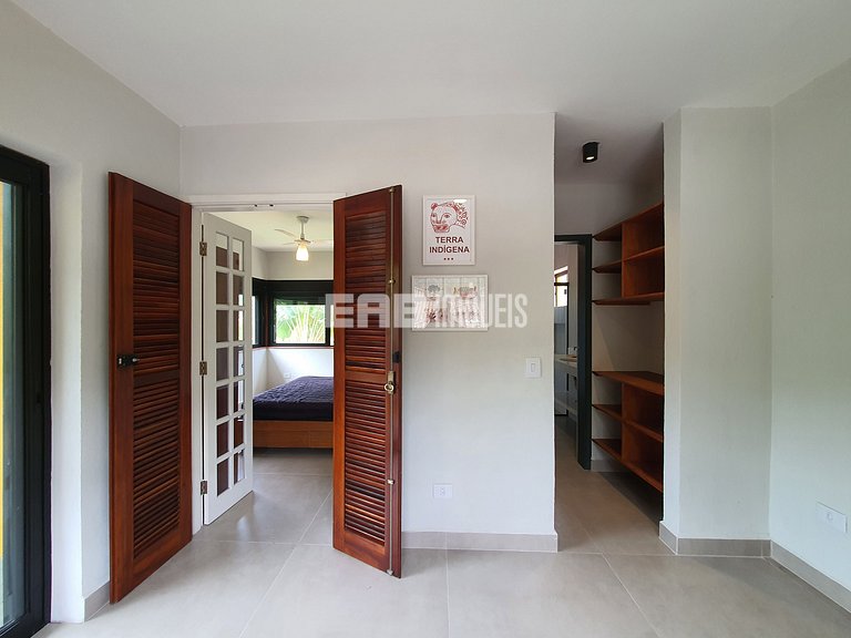 Casa modernizada com churrasqueira em Itamambuca