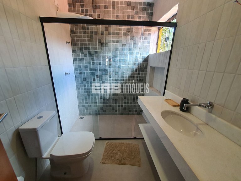 Casa modernizada com churrasqueira em Itamambuca