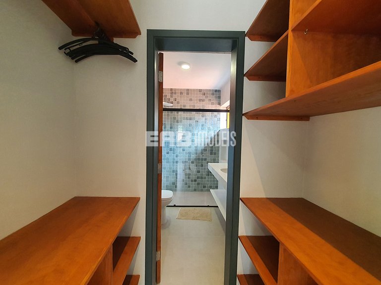 Casa modernizada com churrasqueira em Itamambuca