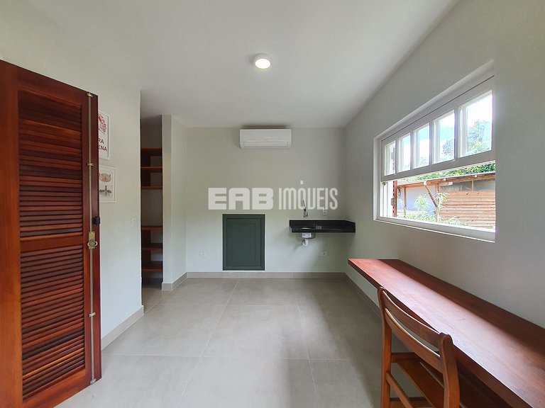 Casa estilosa com churrasqueira em Itamambuca