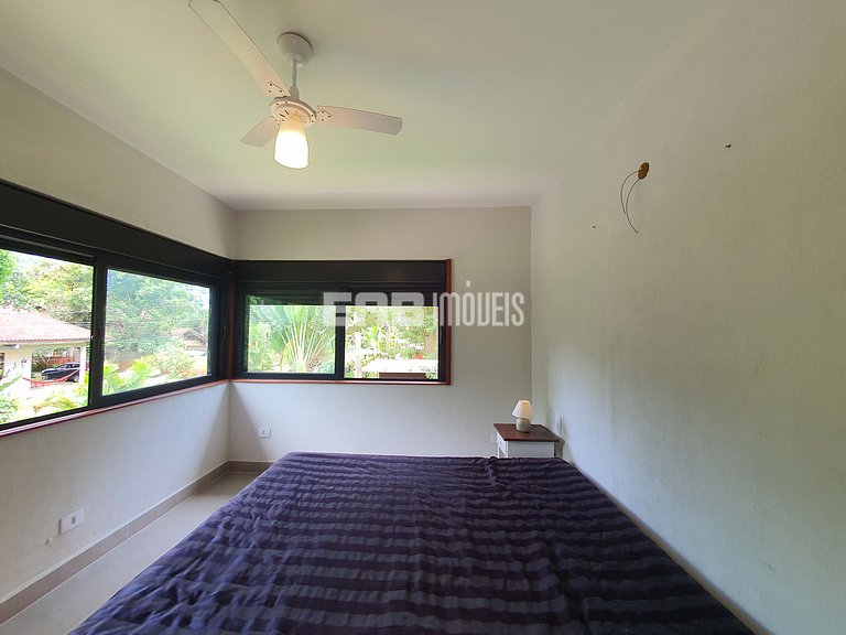 Casa modernizada com churrasqueira em Itamambuca