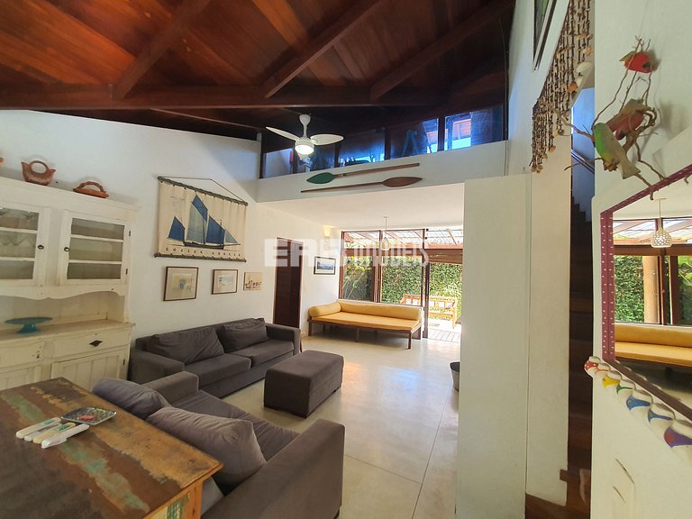 Charmosa e confortável, com muito verde ao redor