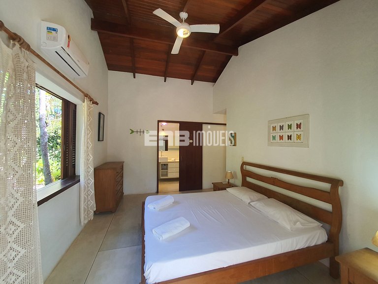 Charmosa e confortável, com muito verde ao redor