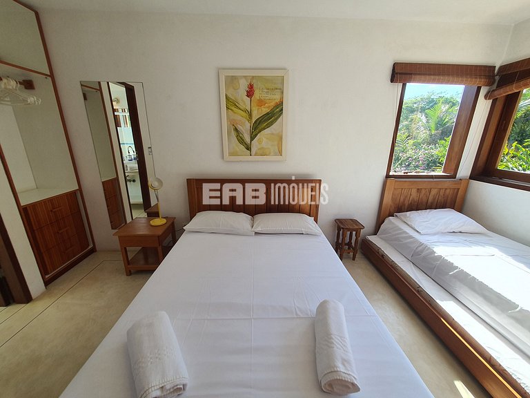 Charmosa e confortável, com muito verde ao redor