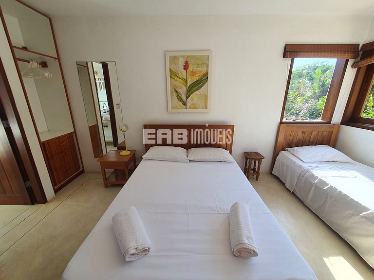 Charmosa e confortável, com muito verde ao redor