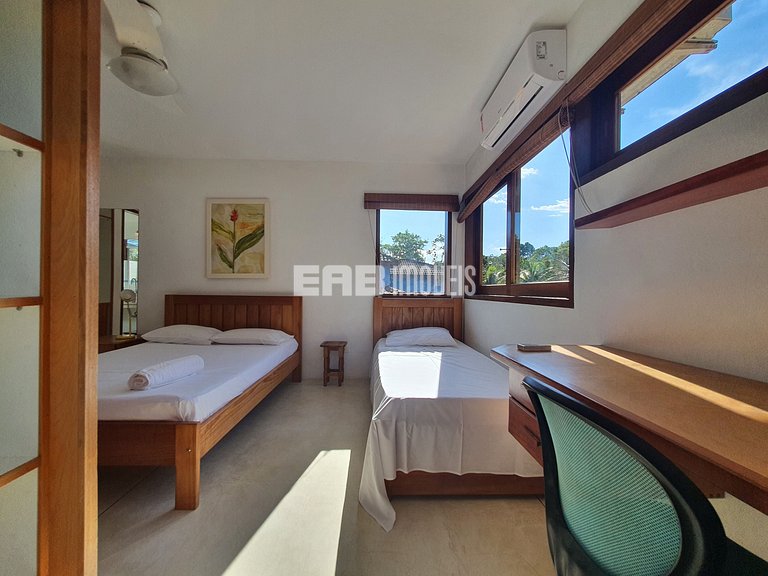 Charmosa e confortável, com muito verde ao redor