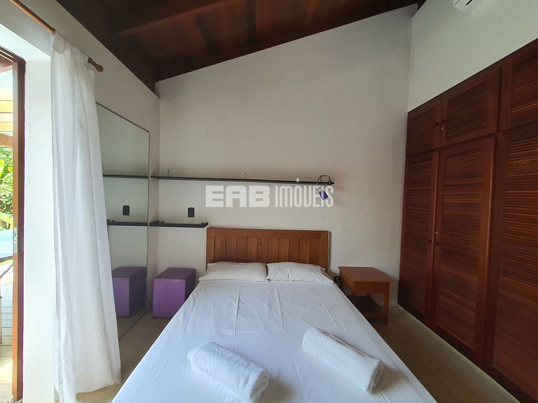 Charmosa e confortável, com muito verde ao redor