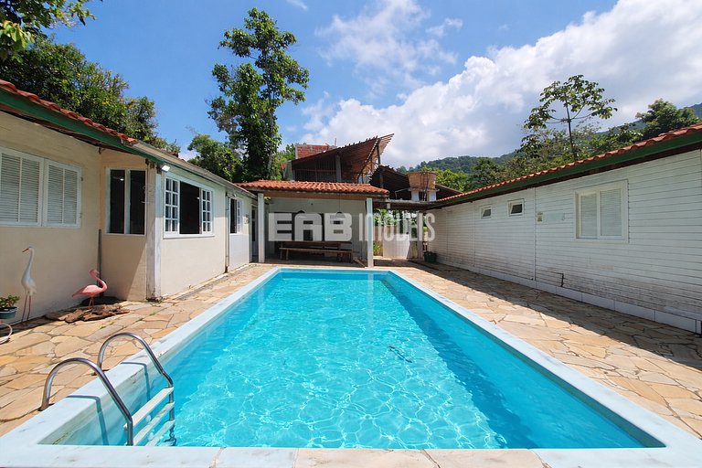 Casa para até 20 pessoas em Itamambuca