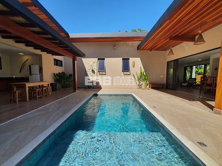 1ª casa saindo da praia, canto esquerdo Itamambuca