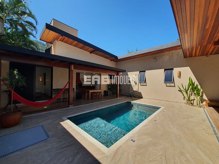 1ª casa saindo da praia, canto esquerdo Itamambuca