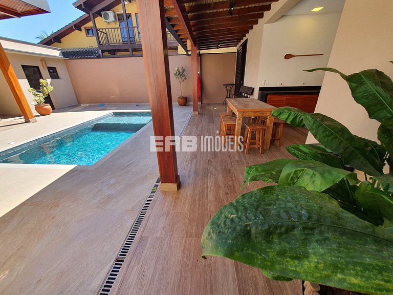 1ª casa saindo da praia