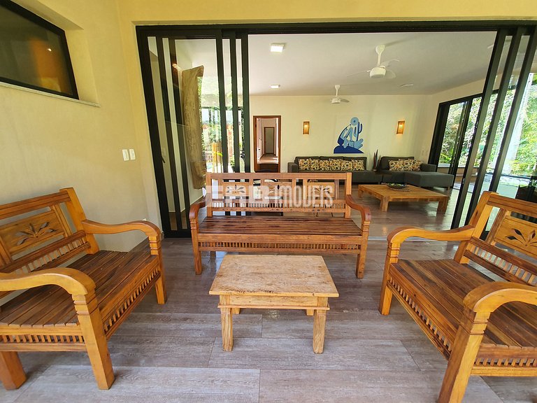 1ª casa saindo da praia