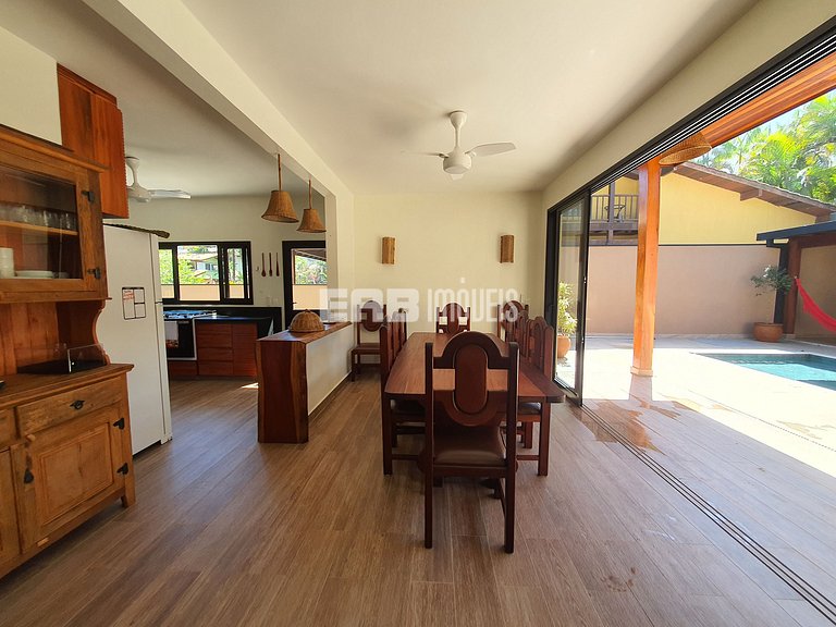 1ª casa saindo da praia, canto esquerdo Itamambuca