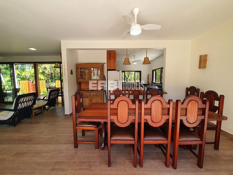 1ª casa saindo da praia