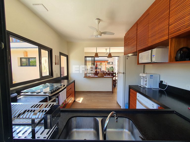 1ª casa saindo da praia