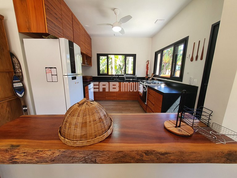 1ª casa saindo da praia, canto esquerdo Itamambuca