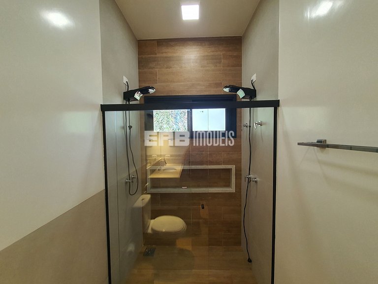 1ª casa saindo da praia