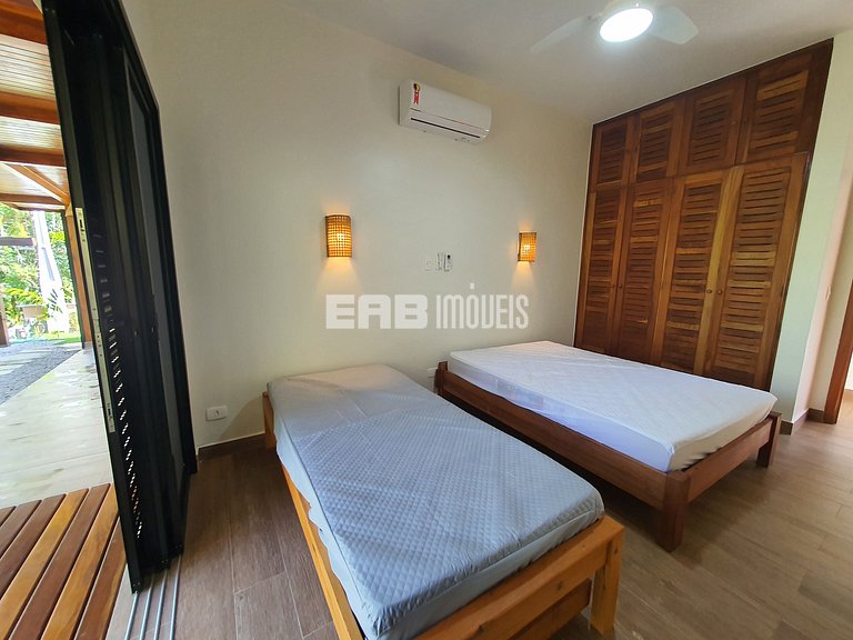 1ª casa saindo da praia