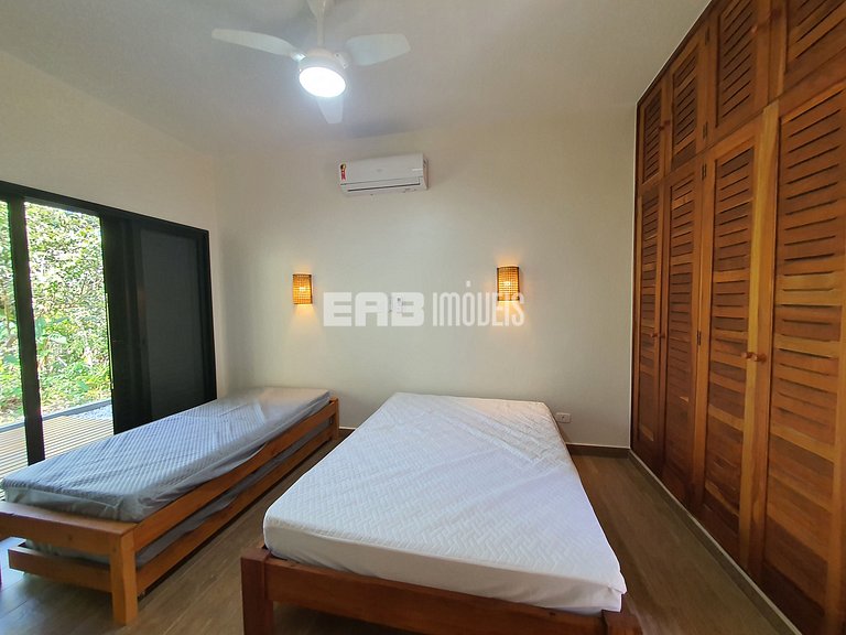 1ª casa saindo da praia