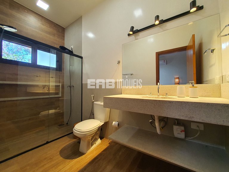 1ª casa saindo da praia