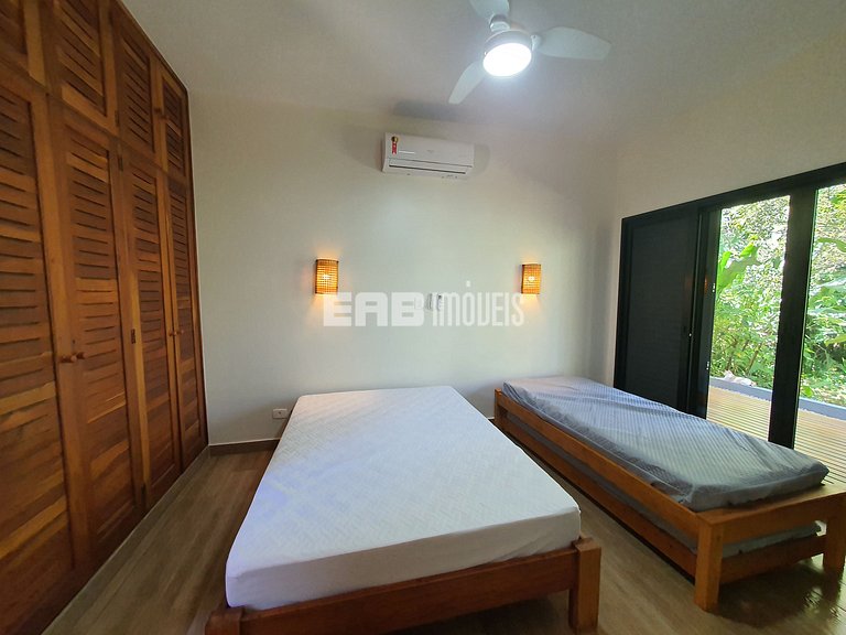 1ª casa saindo da praia