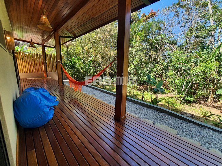 1ª casa saindo da praia, canto esquerdo Itamambuca