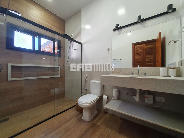 1ª casa saindo da praia