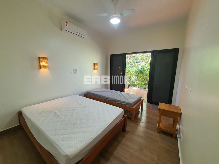 1ª casa saindo da praia