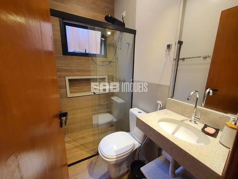 1ª casa saindo da praia