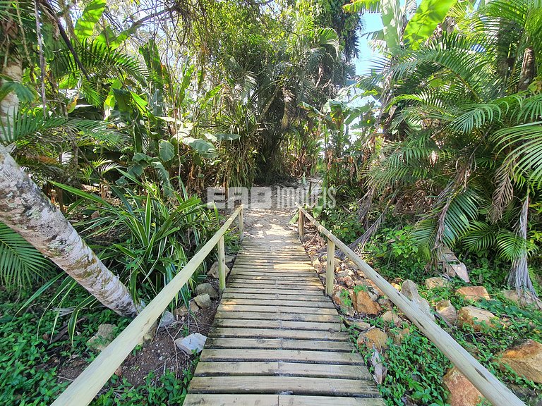 1ª casa saindo da praia, canto esquerdo Itamambuca