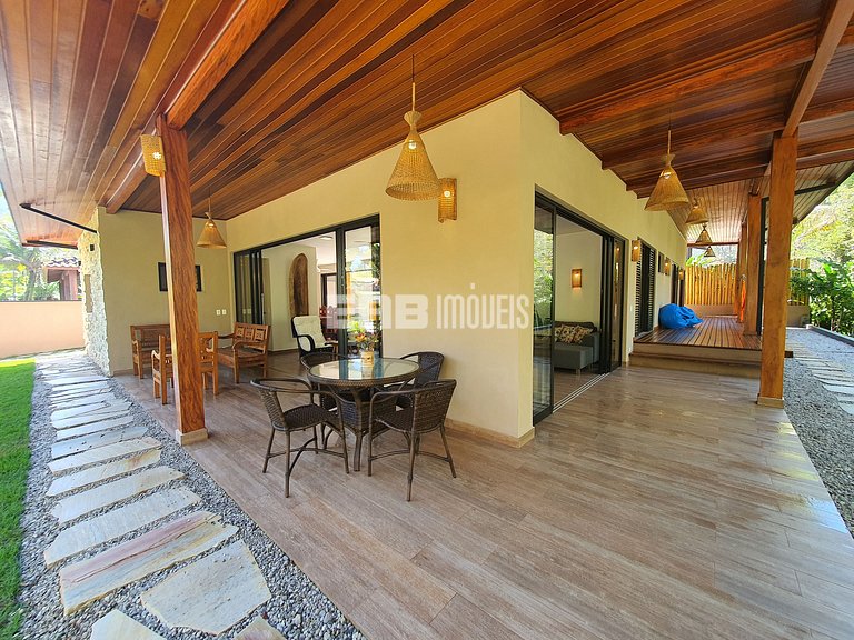 1ª casa saindo da praia, canto esquerdo Itamambuca