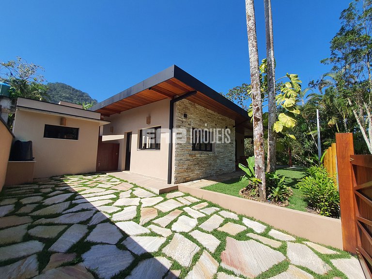 1ª casa saindo da praia, canto esquerdo Itamambuca