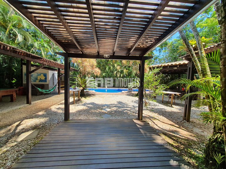 Mansão com 6 suites, sauna e piscina em Itamambuca