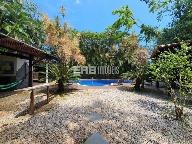 Mansão com 6 suites, sauna e piscina em Itamambuca