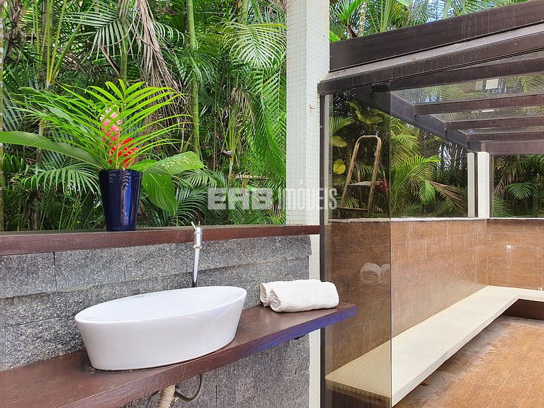 Mansão com 6 suites, sauna e piscina em Itamambuca