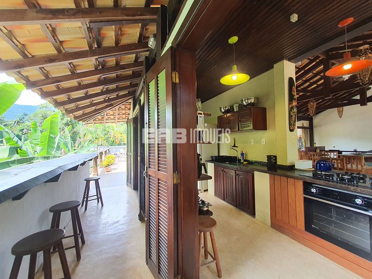 Mansão com 6 suites, sauna e piscina em Itamambuca