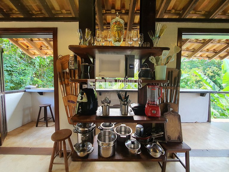 Mansão com 6 suites, sauna e piscina em Itamambuca