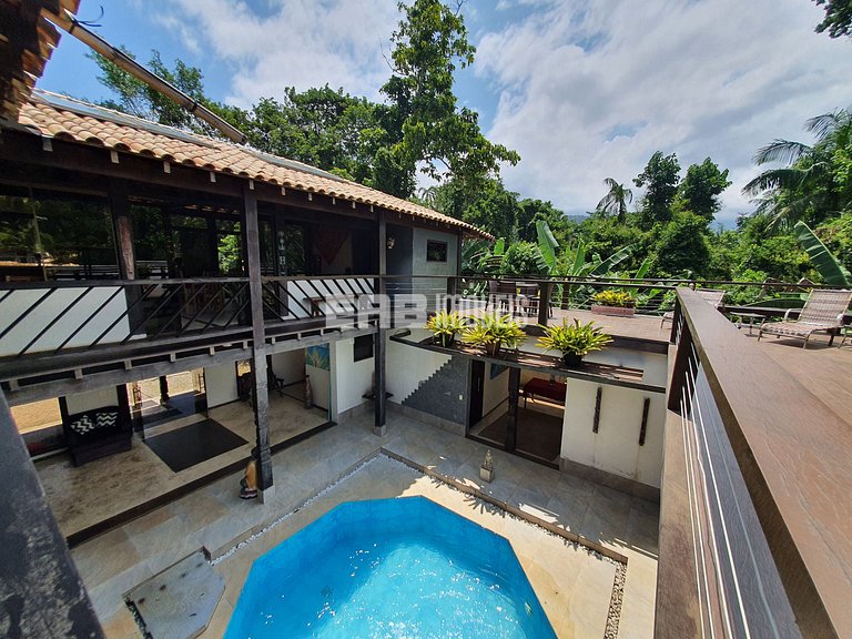 Mansão com 6 suites, sauna e piscina em Itamambuca