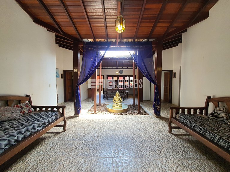 Casa com 4 suítes a 150m da praia de Itamambuca