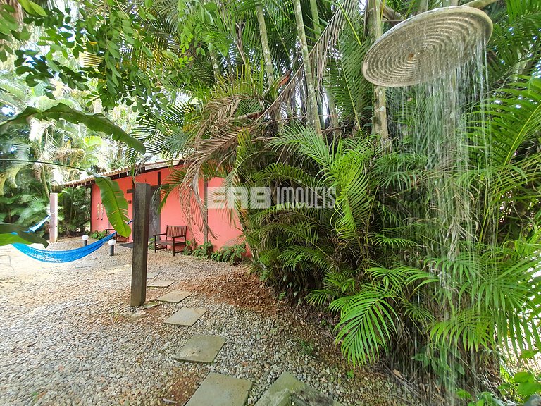 Casa com 4 suítes a 150m da praia de Itamambuca
