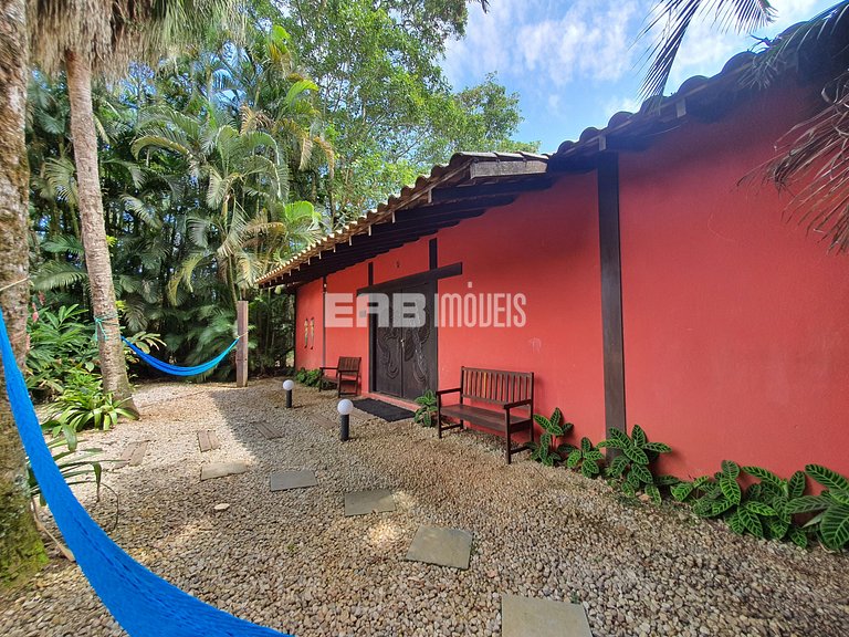 Casa com 4 suítes a 150m da praia de Itamambuca