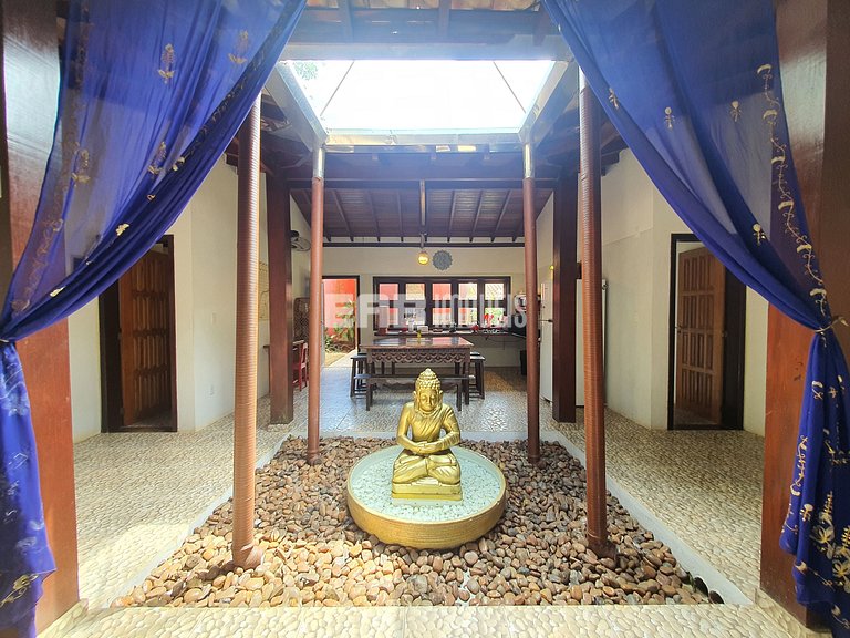 Casa com 4 suítes a 150m da praia de Itamambuca