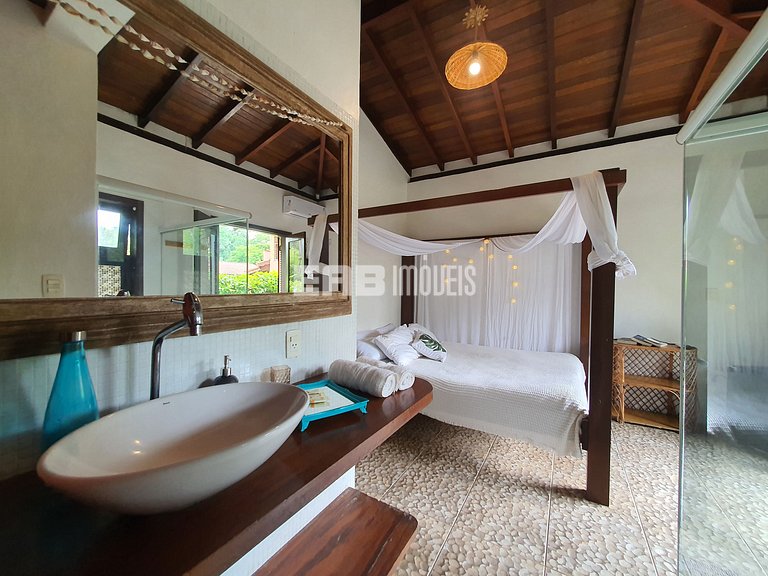 Casa com 4 suítes a 150m da praia de Itamambuca