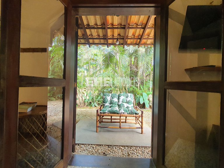 Casa com 4 suítes a 150m da praia de Itamambuca