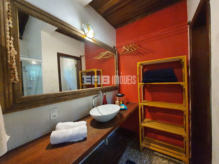 Casa com 4 suítes a 150m da praia de Itamambuca