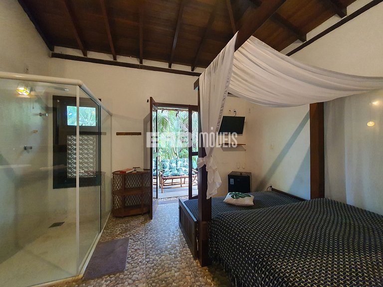 Casa com 4 suítes a 150m da praia de Itamambuca