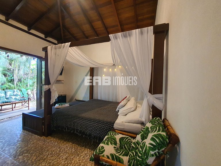 Casa com 4 suítes a 150m da praia de Itamambuca