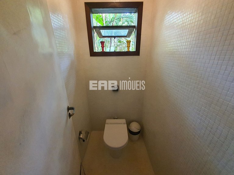 Casa com 4 suítes a 150m da praia de Itamambuca