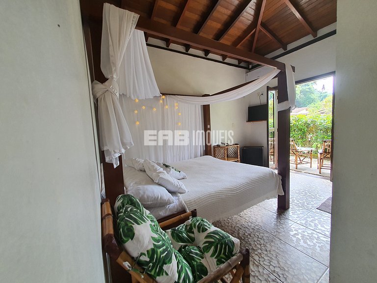 Casa com 4 suítes a 150m da praia de Itamambuca