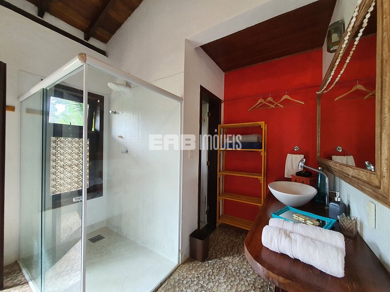 Casa com 4 suítes a 150m da praia de Itamambuca